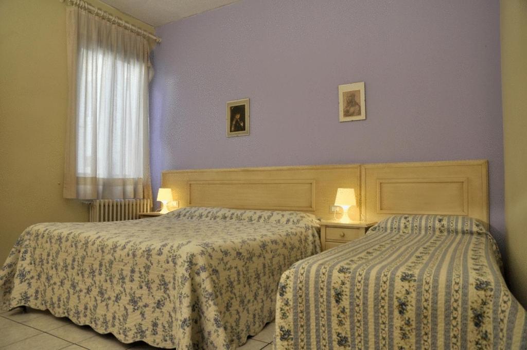 Hotel Regina Firenze Szoba fotó